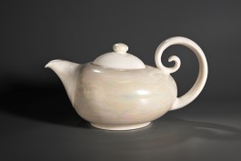  Teekanne “Ilona” Porzellan, 2014, gedreht Lüsterglasur, 1280°C, E-Ofen, ceramics, porcelain, pottery, Kunsthandwerk, Gunnar Jakobson, Thüringen, Töpferei